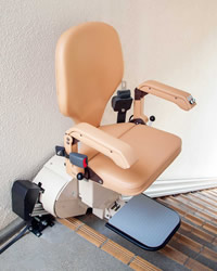 いす式階段昇降機 楽ちん号 KS-C