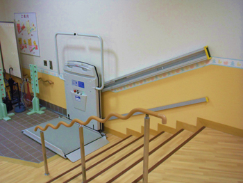 車椅子用階段昇降機 シンフォニー EA7 （屋内外直線タイプ）3
